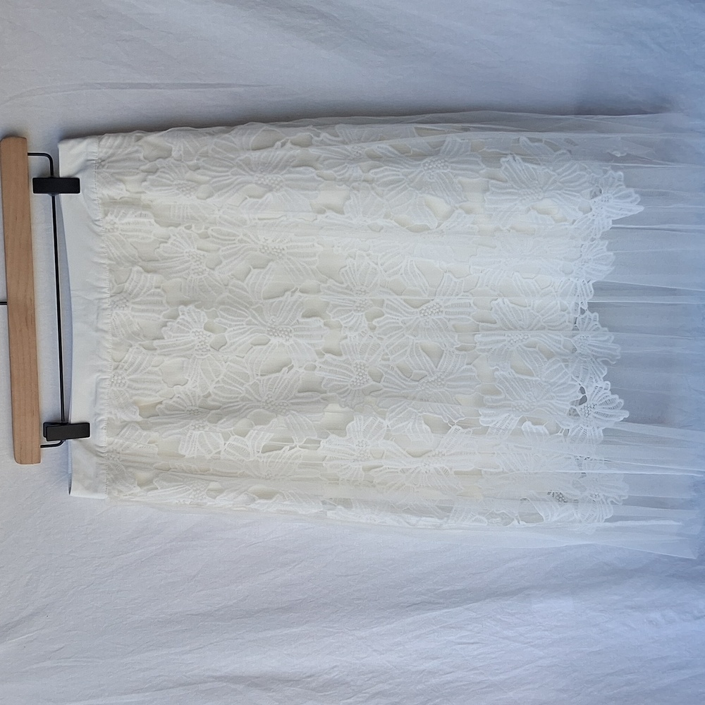 Lulu's White Lace Midi Skirt Size L - Picture 2 of 11